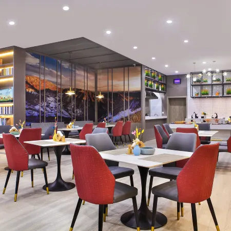 Ease Hotel (Jingmen Wanda Plaza Smart store)