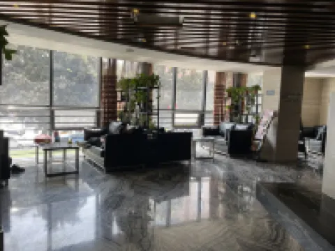 Gulong Hotel (Hanzhong High-speed Railway Station Wanbang) - Pet friendly