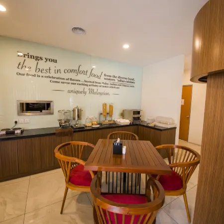 The Point Boutique Hotel Отели рядом с достопримечательностью «Торговый центр Перлинг»
