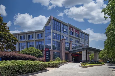 Kaiyuan Manju Pinghu Donghu Peninsula Shop Отели рядом с достопримечательностью «Pinghu Mo's Manor»