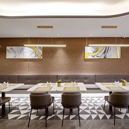 Homeinn Superior Hotel (Deyang Guanghan Bailun Plaza Fanghu Park)
