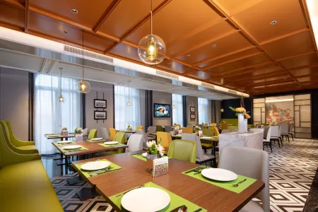 Hampton by Hilton Tianjin Hedong Отели рядом с достопримечательностью «Dongli Square»