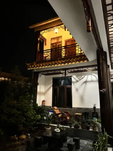 Yuemu Mountain House