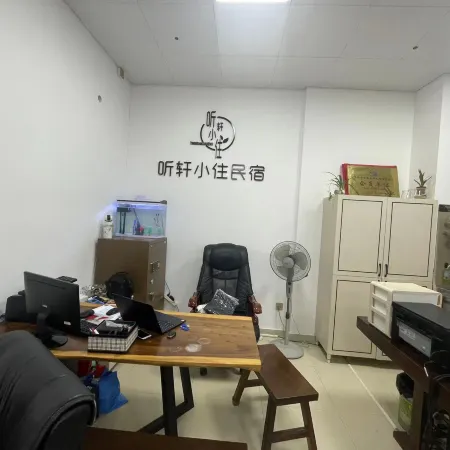 Tingting Xiaozhu Homestay (Century Avenue Branch)