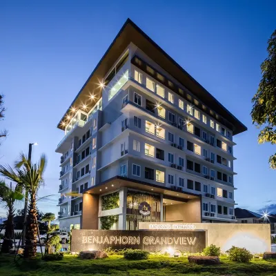 Benjaphorn Grandview Hotel Отели рядом с достопримечательностью «Храм Ват Лем Пхо»