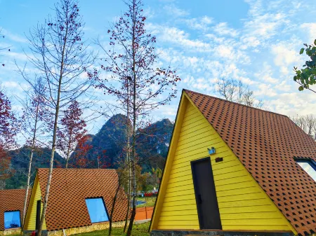 Fengyue Resort Hotel Отели в г. Дэбао