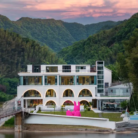 Under the Moon Inn (Jingxian Yueliangwan Scenic Area Store)