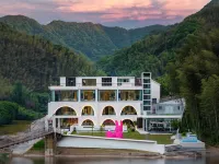 Under the Moon Inn (Jingxian Yueliangwan Scenic Area Store)