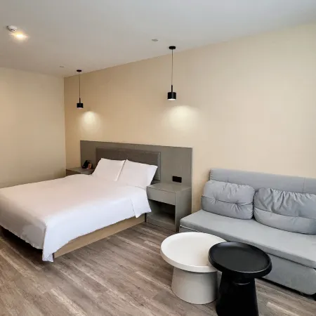 Qingge Hotel (Fuliang Baoding Shengshi Branch) Отели рядом с достопримечательностью «Hong Tower of Fuliang»