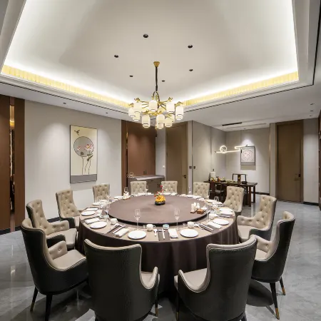 QIANNA HOTEL GLORIOUS (Pingdingshan Wanda Plaza Railway Station)