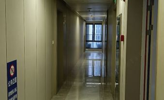 Ziyouren Hostel (Bao'an Wanda Plaza)