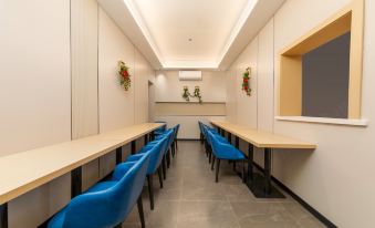 Berlin Hotel (Xinzhou Ancient City North Gate Branch)