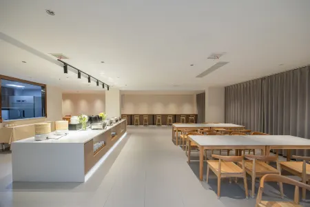 Fengyue Hotel (Jingdezhen Fuliang Sanxian Lake Provincial Wetland Park)