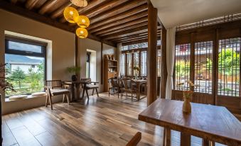 Shaxi Hidden Creek Homestay