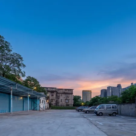 Moling Hotel (Zhuzhou Railway Station Wangfuxing Plaza)