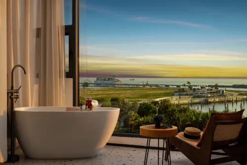 Beihai Qili Yuanshe Homestay (Yintan International Passenger Terminal)