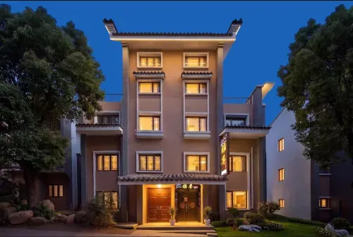 Yazun Homestay (Fuxian Lake Guanglong Town)