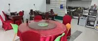 By the River Leisure Cave Homestay - موقف سيارات