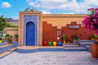 Mufenglin Silk Road Theme Hotel (Bell Tower Dacha City Subway Station) - 3-Star