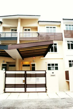 Shamrock Seaview 11 Villa Отели рядом с достопримечательностью «Blue Whale Cruise Sdn. Bhd. - Penang»