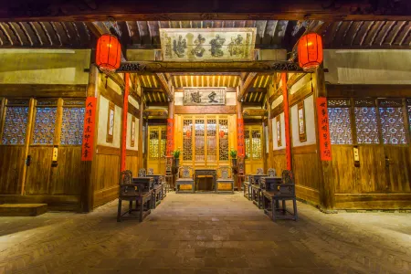 Wu's Courtyard Hostel Отели рядом с достопримечательностью «Peitian Ancient Village»