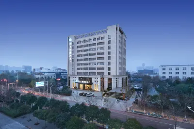 Moshang Qingya Hotel (Zhengzhou east railway station Jingkai Central Plaza Subway Station store)
