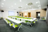VX Hotel (Dongfang high speed railway station Haidong Beach Park store)