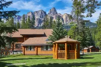 Castle Mountain Chalets Hotels near Cave and Basin National Historic Site