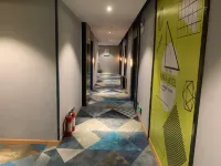 Pumen Hotel (Shigu Square) - شرفة