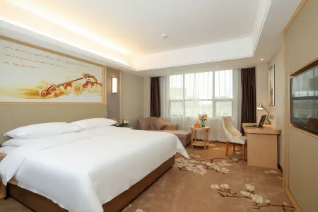 Vienna International Hotel (Qiyang High-tech District) Отели рядом с достопримечательностью «Taozhu Memorial Hall»