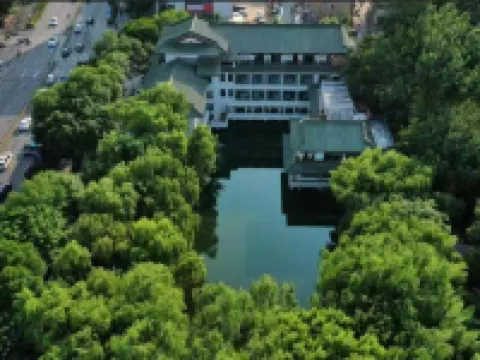 Shangquan Lishe Diyiquan  Hotel Hotels near Baotu Spring
