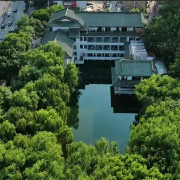Shangquan Lishe Diyiquan  Hotel Отели рядом с достопримечательностью «Озеро Пяти драконов»