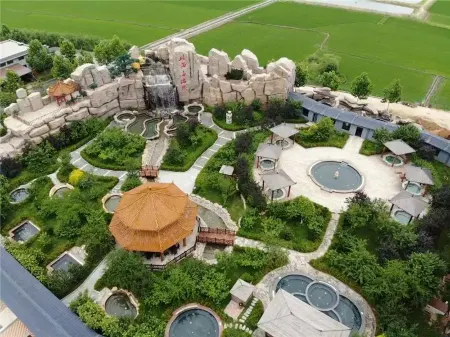 North Huanghai Hot Spring Resort Отели рядом с достопримечательностью «Dalu Island»