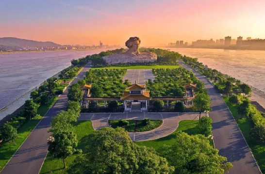 Sunshine Ninety-Nine B&B Hotel (Changsha Wuyi Square IFS International Financial Center)