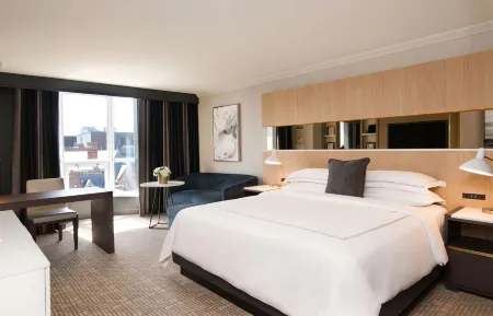 The Yorkville Royal Sonesta Hotel Toronto Отели рядом с достопримечательностью «Колледж Аппер Канада»