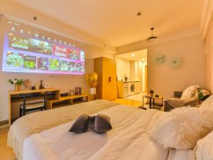 Zizai Harbor Homestay (Qingyang Wanda Plaza)