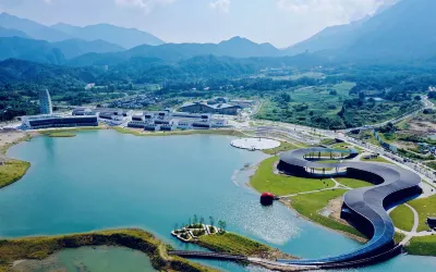 Huangshan East Gate Mercure Hotel Hotels near Red Army Long Beishang Kangri Xianqiandui Memorial Hall