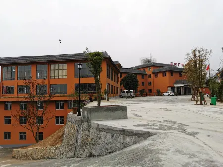 Tea Tree Plaza Hotel Yuanyang Отели рядом с достопримечательностью «Yuanyang Hani Terrace»