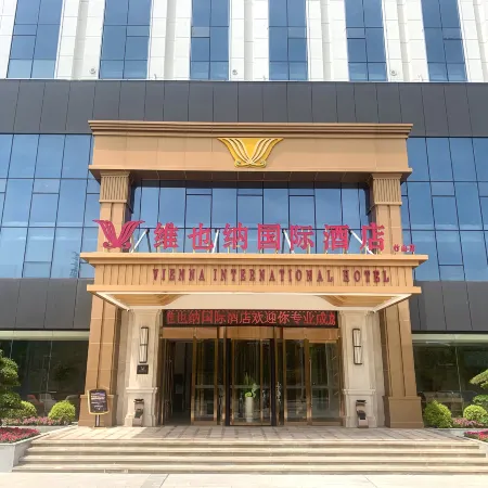 Vienna International Hotel (Zhushan，Shiyan ) Отели в г. Чжушань
