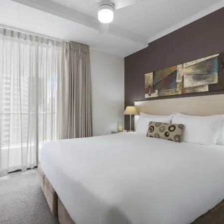 Oaks Brisbane River City Suites