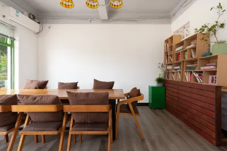 Shenzhen Yulin Mountain Residential Residence Отели рядом с достопримечательностью «Международная прибрежная туристическая зона Сичонг»