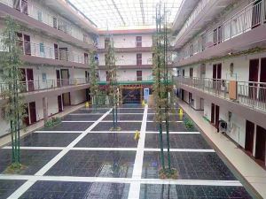 Qingyi Hotel (Guilin College Northwest Gate)