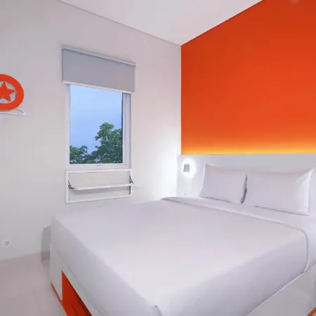 Starlet Hotel BSD City Отели рядом с достопримечательностью «Торговый центр Teraskota BSD»