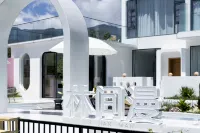 Roaming In Forest Resort Hotel - Bungalows