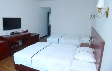 Jinyuan Hotel Отели рядом с достопримечательностью «Longchuan Gymnasium»