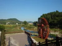 Huazhuquan Health Hot Spring Hostel - วิว