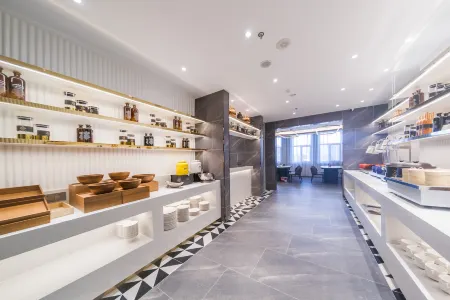 Homeinn Plus Hotel (Zhangjiakou Kangbao County Government)