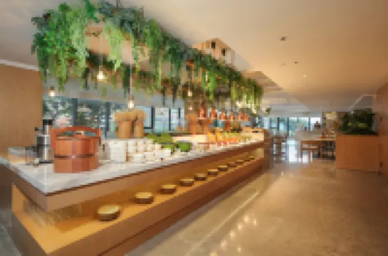 เออริล โฮเทล เซินเจิ้น ฟูเถียน คอนเวนชั่น แอนด์ เอ็กซิบิชั่น เซ็นเตอร์