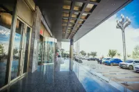 Yanyuan Shenghao Hotel - parking