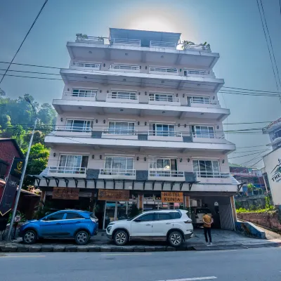 Hotel Kunja Отели рядом с достопримечательностью «Храм Bindhya Basini»
